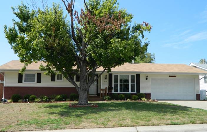 Photo of a tree in front of a house